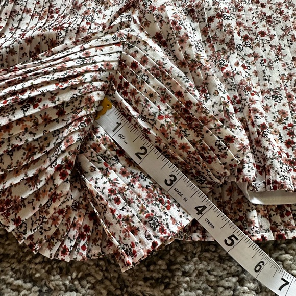 LOFT Floral High Waist Pleated Lined Shorts - Picture 9 of 14